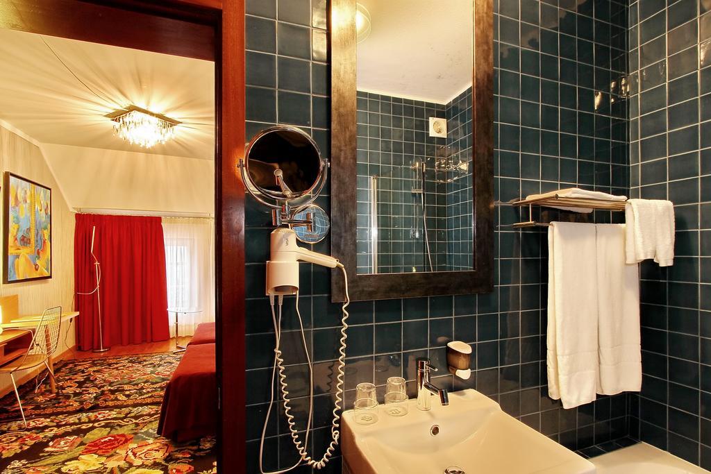 Hotel Mestre De Avis Guimarães Oda fotoğraf